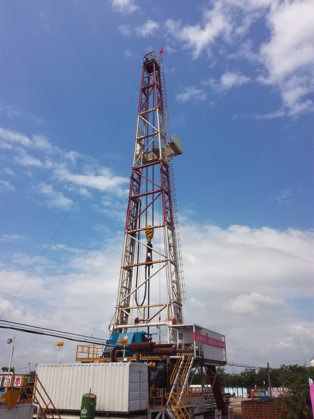 主要施工装备:石油zj系列钻机4台套,水源gz,tj系列钻机6台套;es5270t